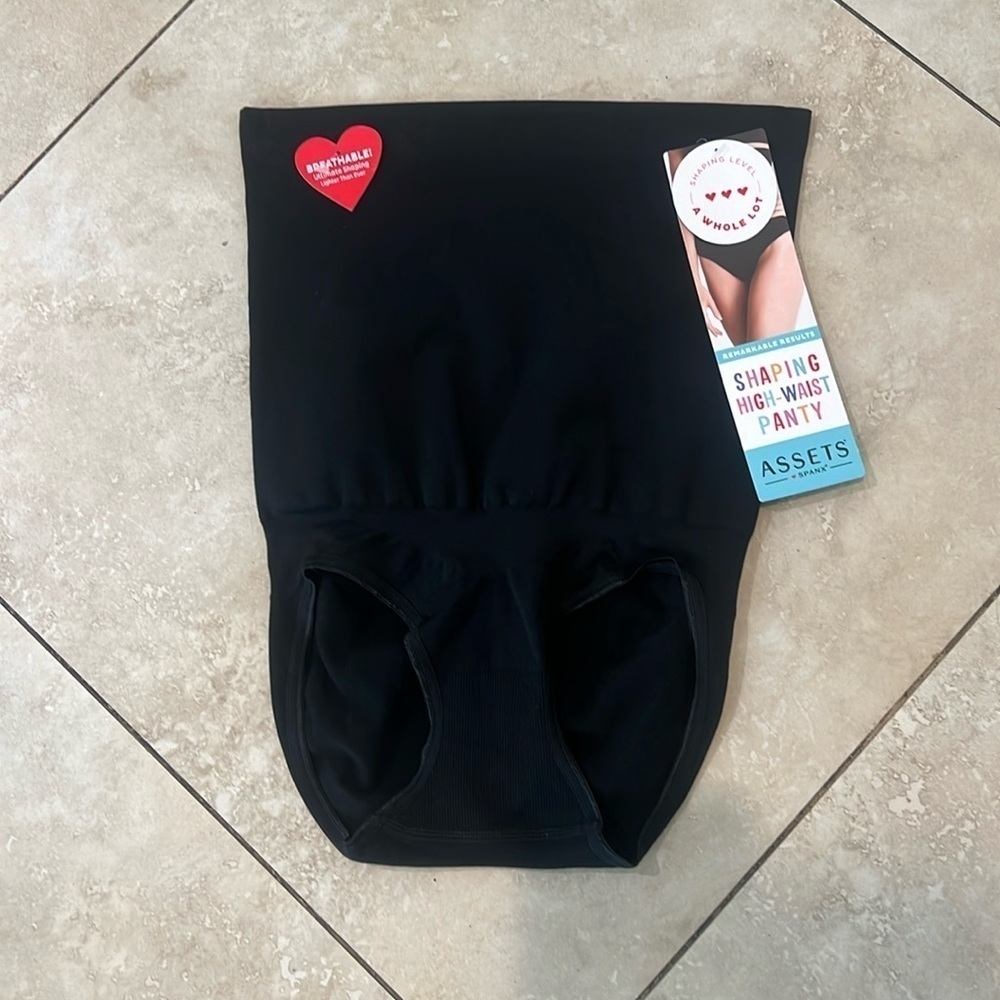 NWT ASSETS by SPANX Women's Remarkable Results High-Waist Control Briefs Size M